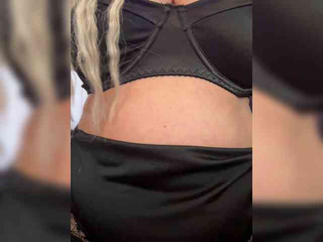 VictoriaFoxxx webcam