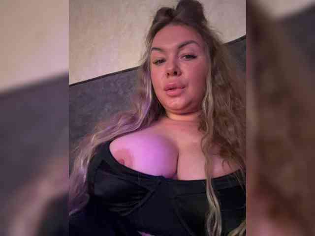 Модель: VictoriaFoxxx