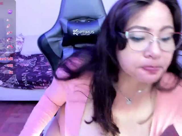 esmeraldamilf live cam on BongaCams
