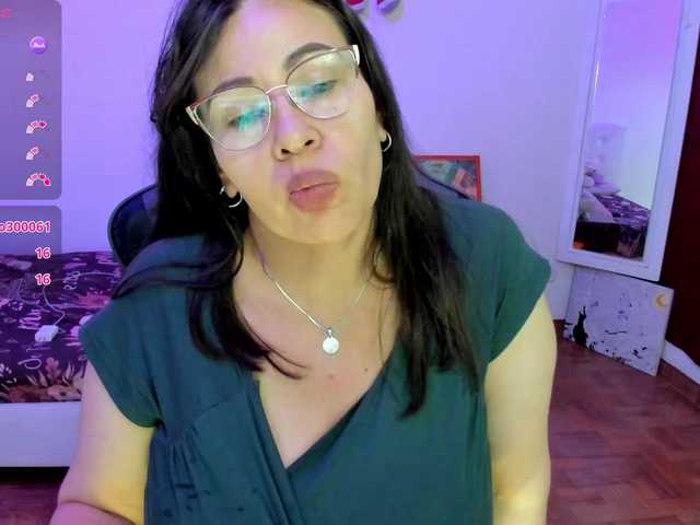 esmeraldamilf live cam on BongaCams