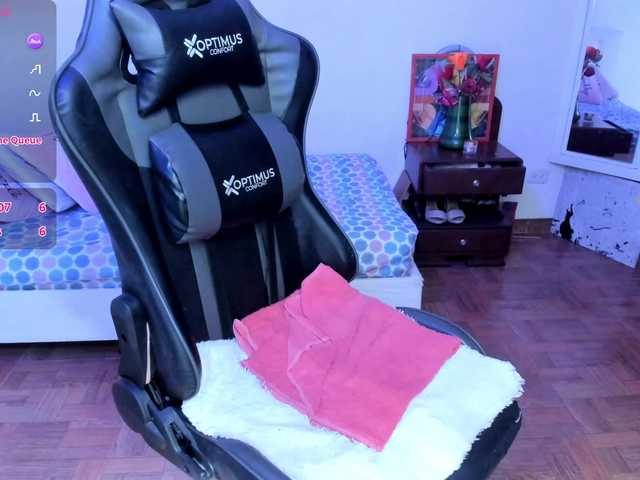 esmeraldamilf live cam on BongaCams