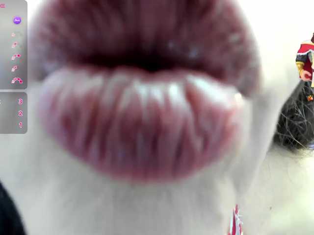 esmeraldamilf live cam on BongaCams