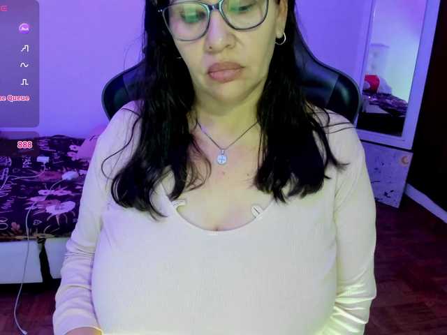 esmeraldamilf live cam on BongaCams