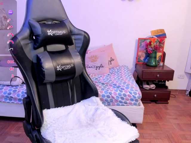 esmeraldamilf live webcam show