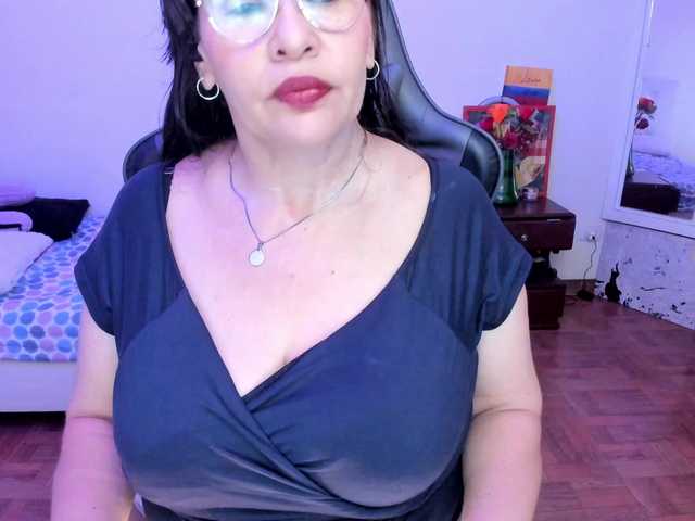 esmeraldamilf live cam on BongaCams