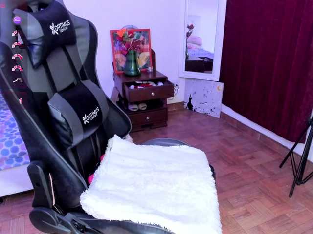 esmeraldamilf live cam on BongaCams
