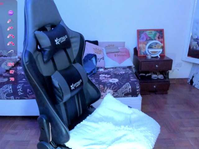 esmeraldamilf live cam on BongaCams