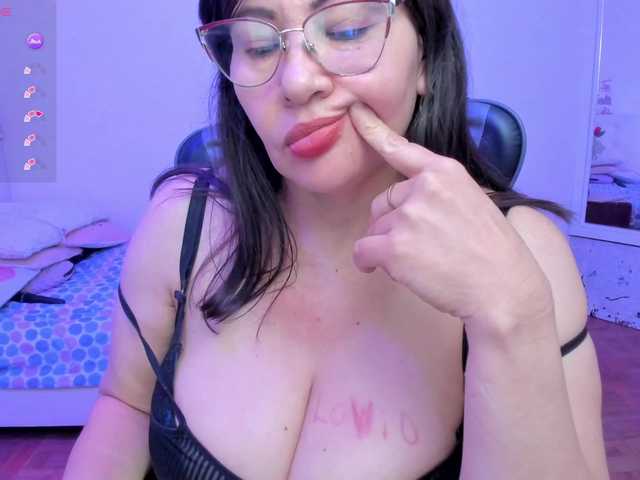 esmeraldamilf's BongaCams show and profile