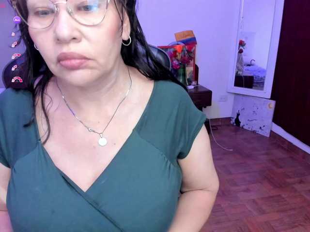esmeraldamilf live cam on BongaCams