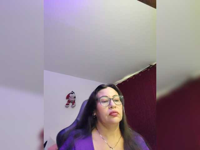 esmeraldamilf live cam on BongaCams