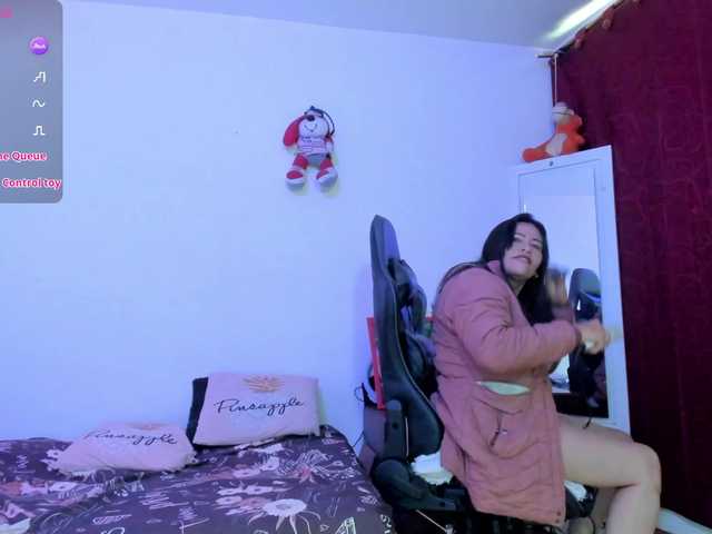 esmeraldamilf live cam on BongaCams