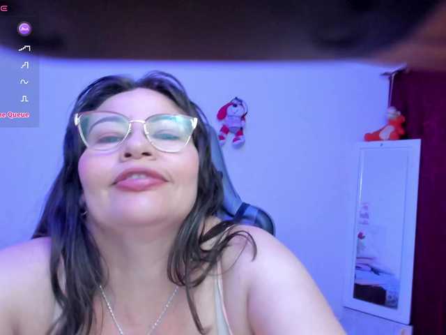 esmeraldamilf's BongaCams show and profile