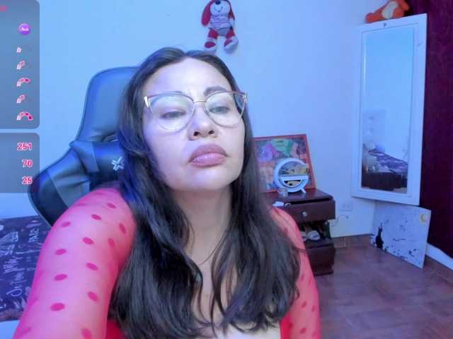 esmeraldamilf live cam on BongaCams