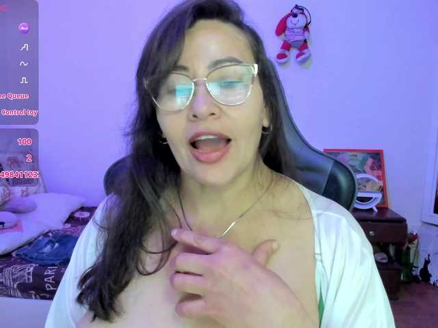 esmeraldamilf live cam on BongaCams