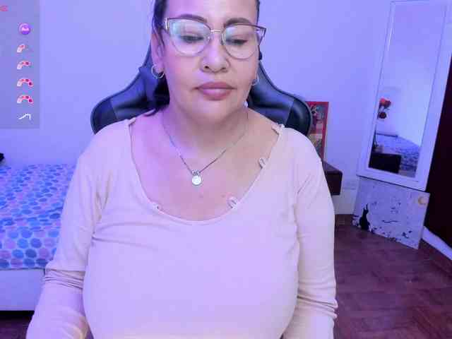 esmeraldamilf webcam