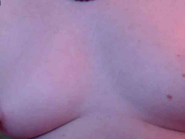 SpicyHotEva webcam