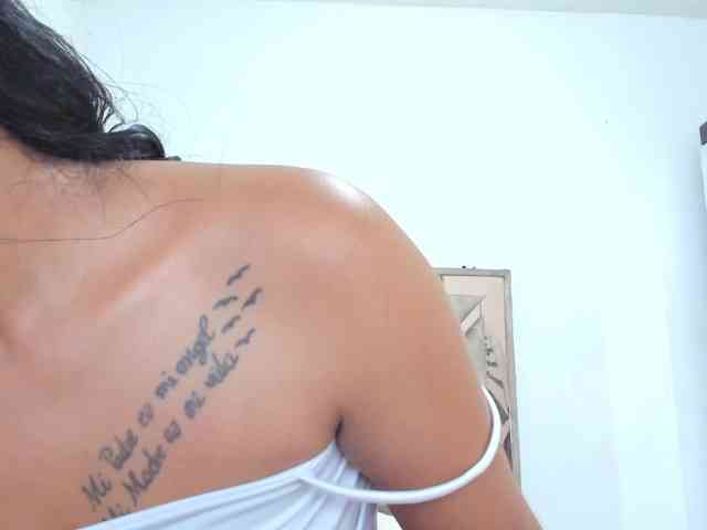 CuteLatinax webcam