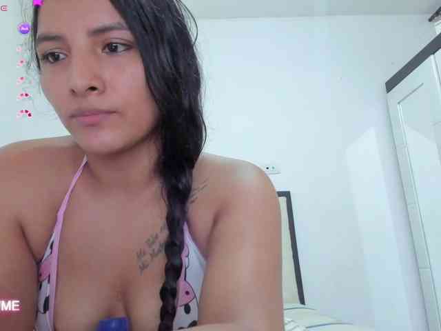 CuteLatinax webcam