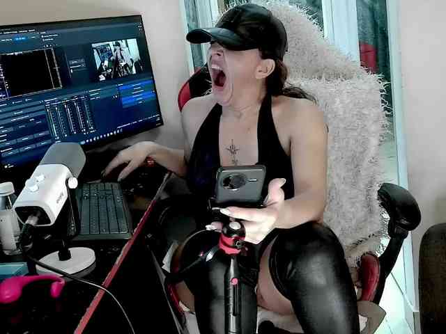 Carolain39 webcam