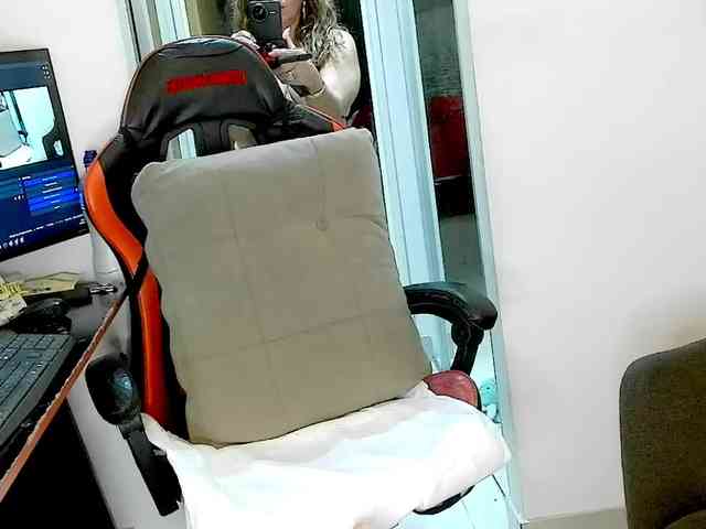 Carolain39 webcam
