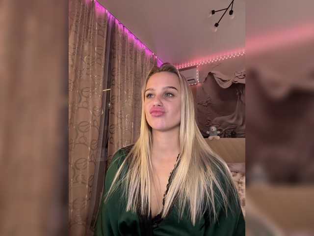PrettyKatea live cam on BongaCams
