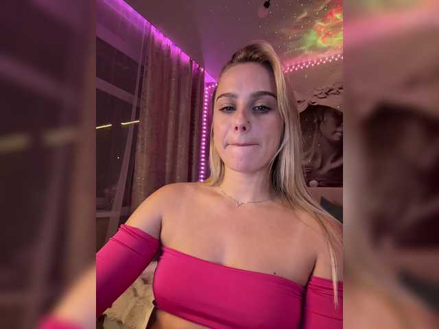 PrettyKatea live cam on BongaCams