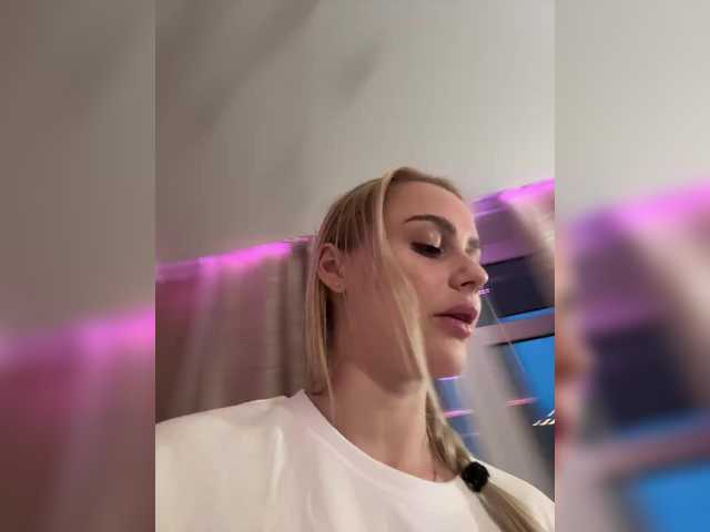 PrettyKatea live cam on BongaCams