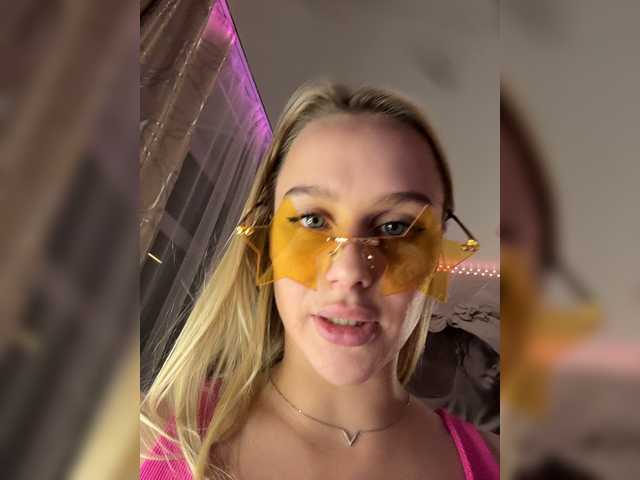PrettyKatea live webcam show