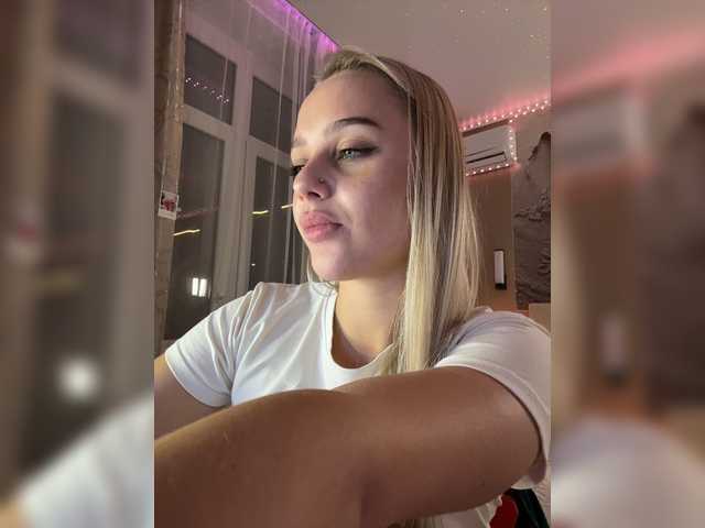 PrettyKatea live cam on BongaCams