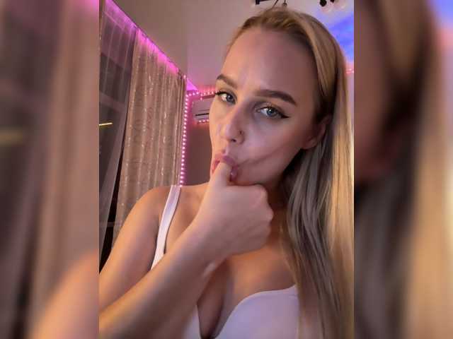 PrettyKatea live cam on BongaCams