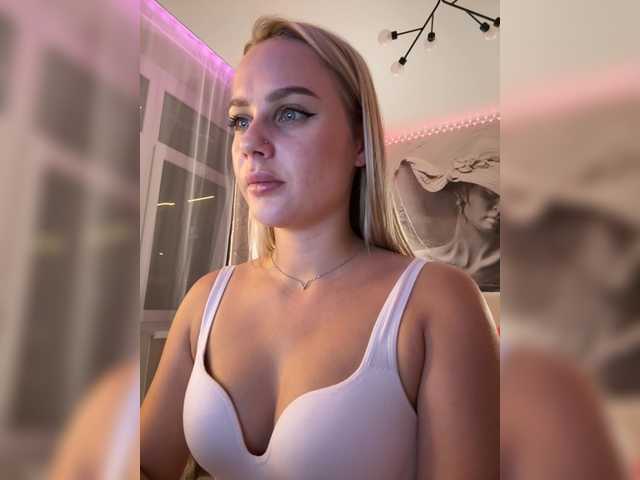 PrettyKatea live cam on BongaCams