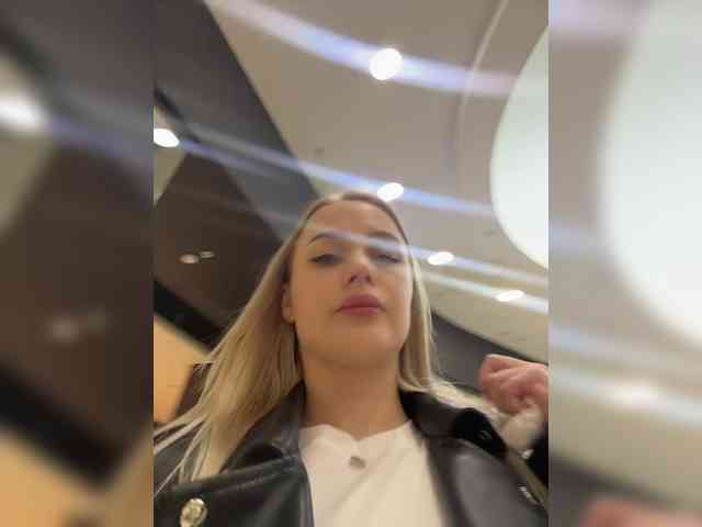 PrettyKatea live show