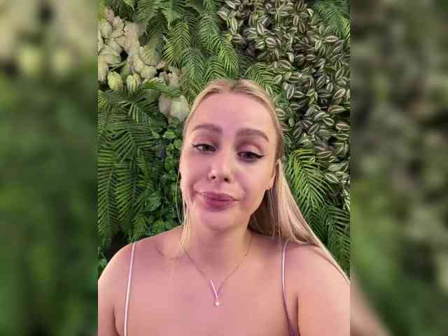PrettyKatea live show