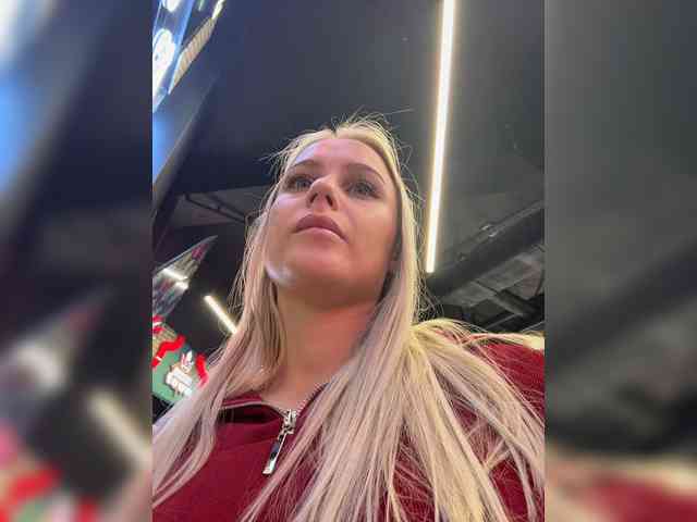 PrettyKatea live show