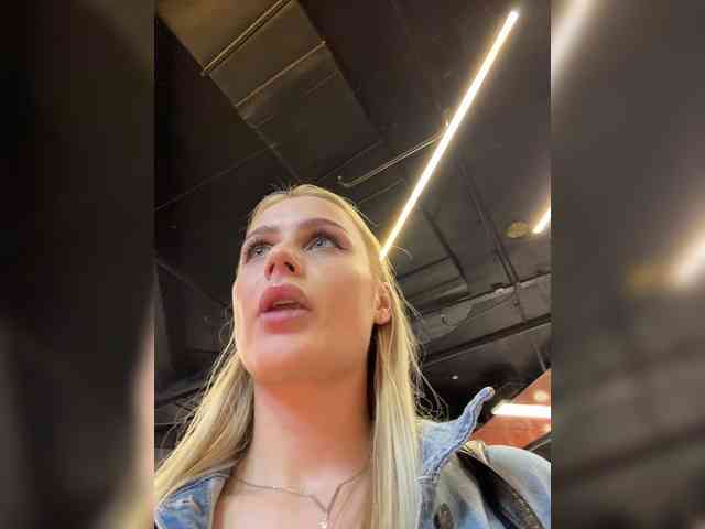 PrettyKatea live show