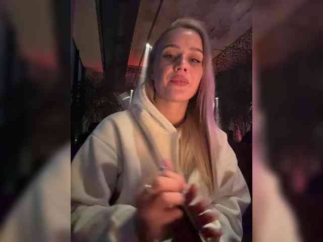 PrettyKatea live show