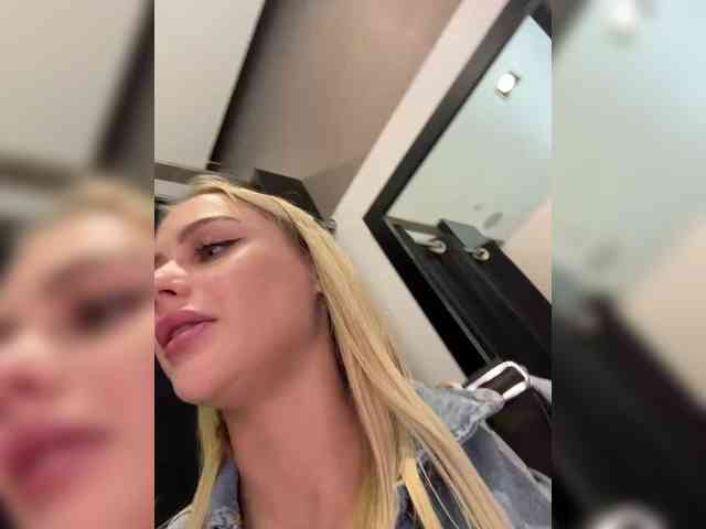PrettyKatea live show