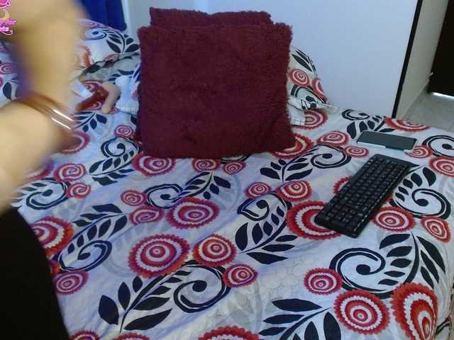 DannyXXXmom's BongaCams show and profile