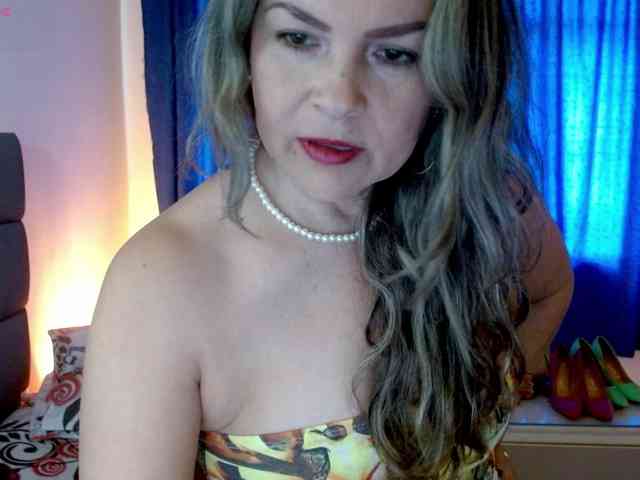 DannyXXXmom webcam