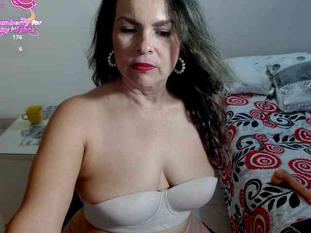 DannyXXXmom webcam