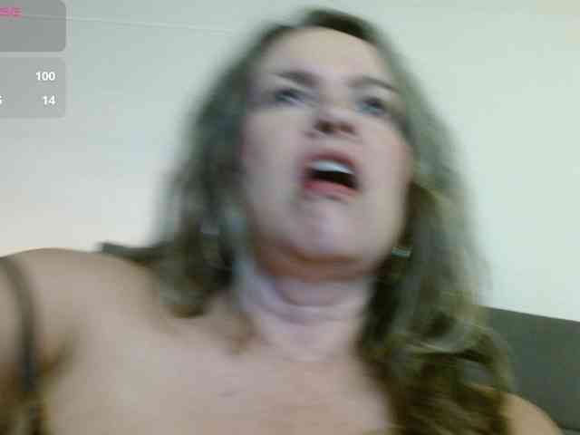 DannyXXXmom webcam