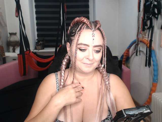 missGODDESS, live now on BongaCams