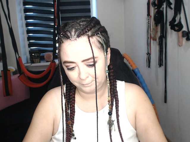 le modèle missGODDESS est en webcam porno dans un show sur le site bongacams, il possède les tags suivants: White/Caucasian,Brunette,Hairy