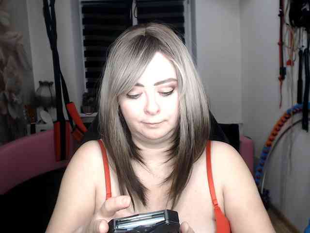 Acest model este live acum. missGODDESS
