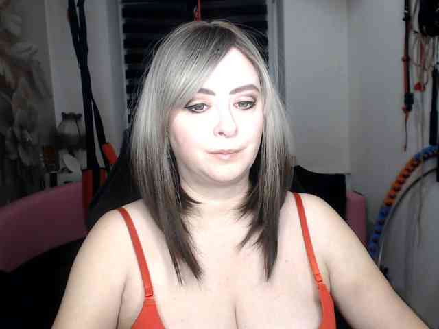 Este modelo está en vivo ahora. missGODDESS