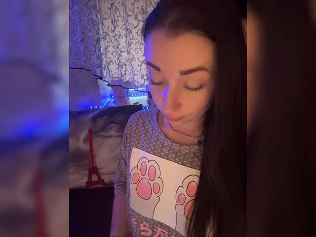 le modèle _dashulka_ est en webcam porno dans un show sur le site bongacams, il possède les tags suivants: White/Caucasian,Brunette,Shaved