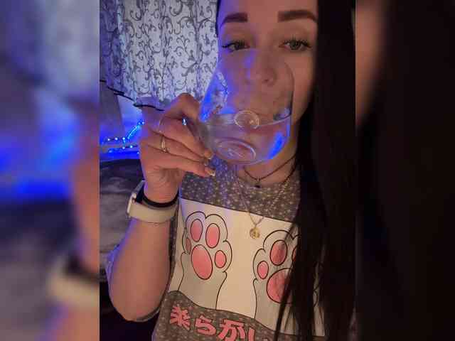 该模特正在直播。 AureliyXXX