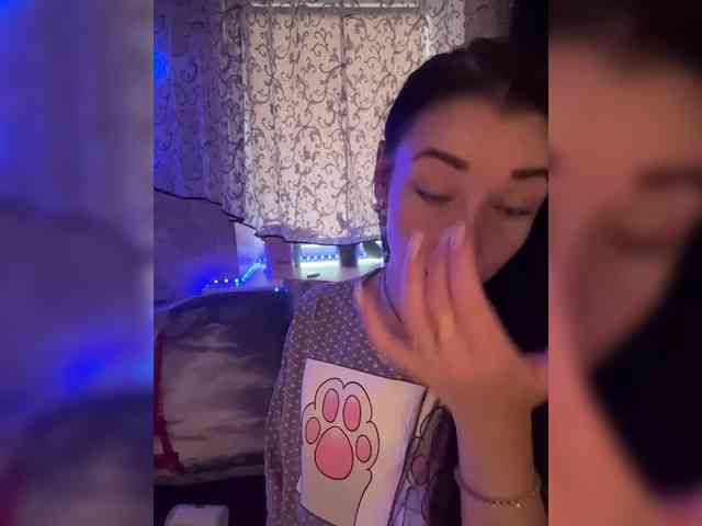 This model is live right now. AureliyXXX