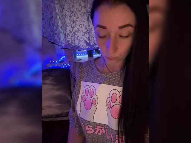 Ten model jest teraz na żywo. AureliyXXX