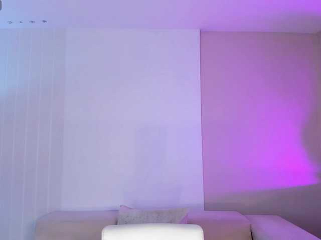 NiaHolland's BongaCams show and profile